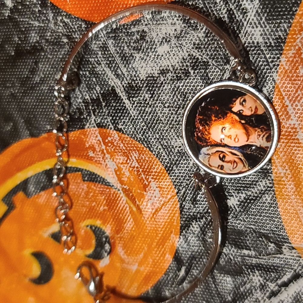 ❤️10/$10 New Hocus pocus Halloween bracelet